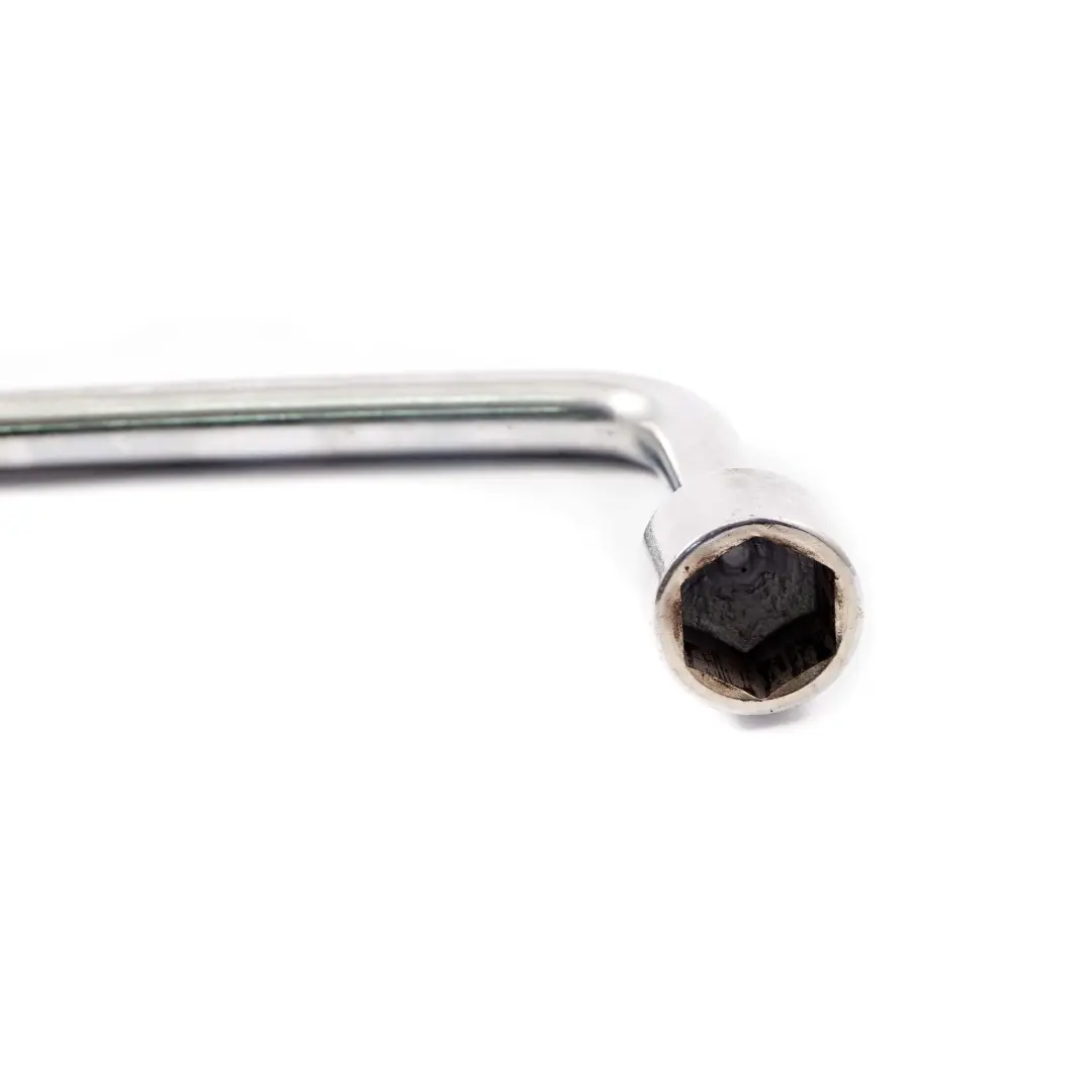 Toyota Motor Japan Outil pour boulons de roue et ecrous de roue Cle a molette - SKU Toyota Wheel Brace - Numéro de pièce Toyota Wheel Brace