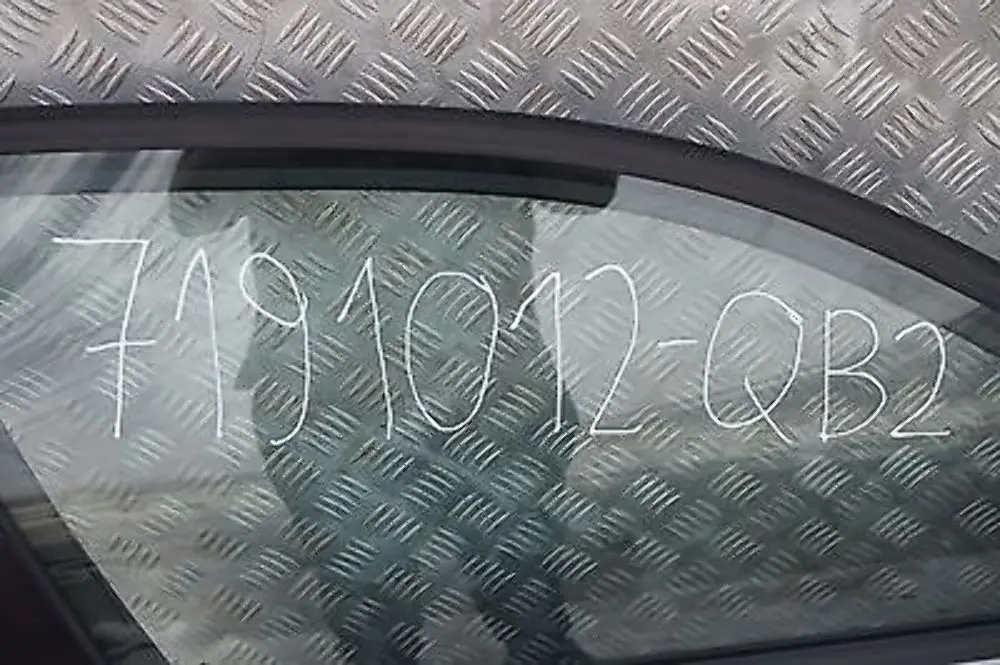 @BMW 1 SERIES E87 E87N LCI Door front right O/S Quarzblau Blue Blau Metallic A18 to with Part number 7191012 @BMW 1 SERIES E87 E87N LCI Door front right O/S Quarzblau Blue Blau Metallic A18 - SKU UK-7191012-QB2 - Part number 7191012