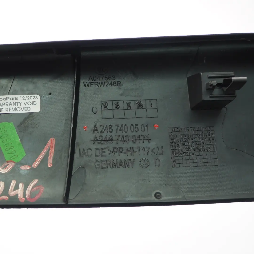 Mercedes W246 Listwa Wykończenia Klapy Bagażnika Górna Lewa A2467400501 - SKU A2466902900-1 - Numer Części A2467400601