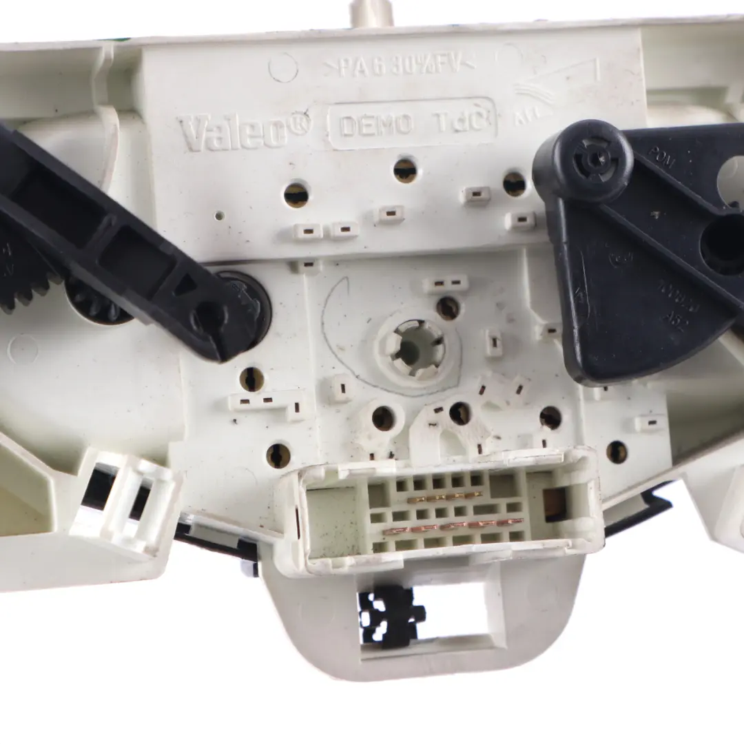 A/C Control Panel Fan Blower to Renault Trafic 2 Vauxhall Vivaro A with Part number W964098PD Renault Trafic 2 Vauxhall Vivaro A A/C Control Panel Fan Blower - SKU W964098PD - Part number W964098PD