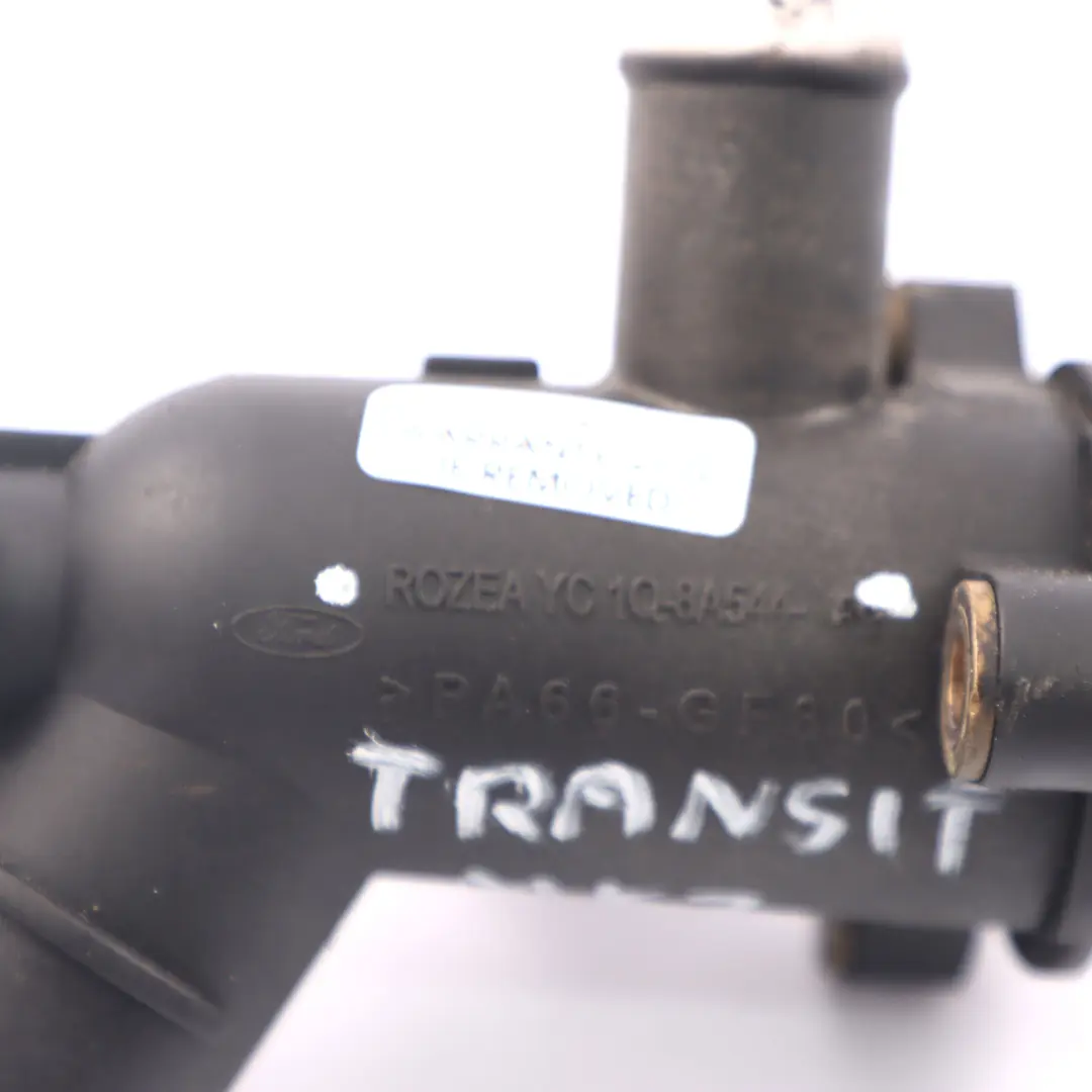 WasserPumpen Rohr Motor Kühlmittelflansch für Ford Transit MK7 TDCI mit Teilenummer YC1Q-8A544-AC Ford Transit MK7 TDCI WasserPumpen Rohr Motor Kühlmittelflansch - SKU YC1Q-8A544-AC - Teilenummer YC1Q-8A544-AC