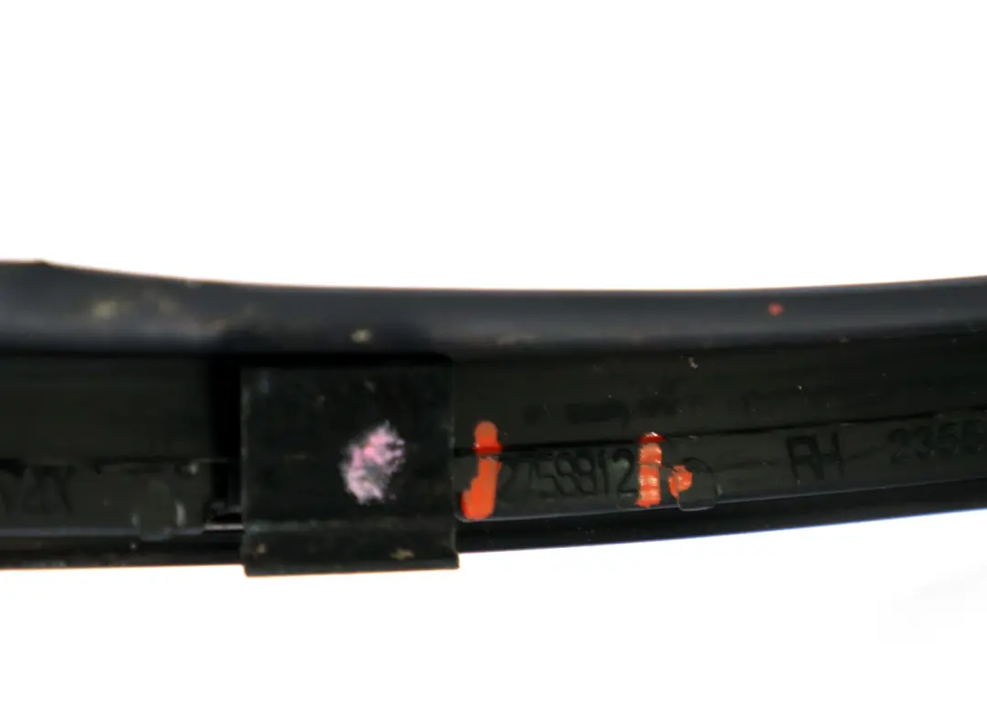 Moldura lateral derecha trasera Cromo para Mini Roadster R59 con número de pieza 2758812 Mini Roadster R59 Moldura lateral derecha trasera Cromo - SKU 2758812 - Número de pieza 2758812