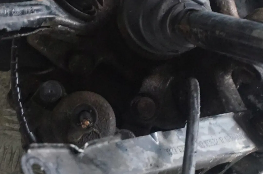 BMW E93 320i N43 Trasero Derecho Suspensión Pierna Eje Freno Cubo Manual - SKU 6774808-1 - Número de pieza 6774808