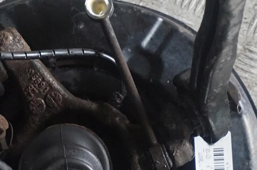 N43 Sospensione posteriore destra Gamba Asse Freno Mozzo Manuale per BMW E93 320i con numero di parte 6774808 BMW E93 320i N43 Sospensione posteriore destra Gamba Asse Freno Mozzo Manuale - SKU 6774808-1 - Numero di parte 6774808