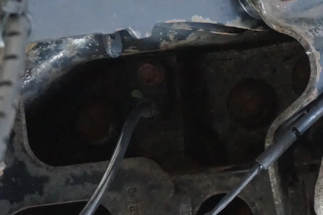 170hp Posteriore Gamba Destra Sospensione Mozzo per Mini R52 Cabrio Cooper S W11 con numero di parte 6781136 Mini R52 Cabrio Cooper S W11 170hp Posteriore Gamba Destra Sospensione Mozzo - SKU 6781136-1 - Numero di parte 6781136