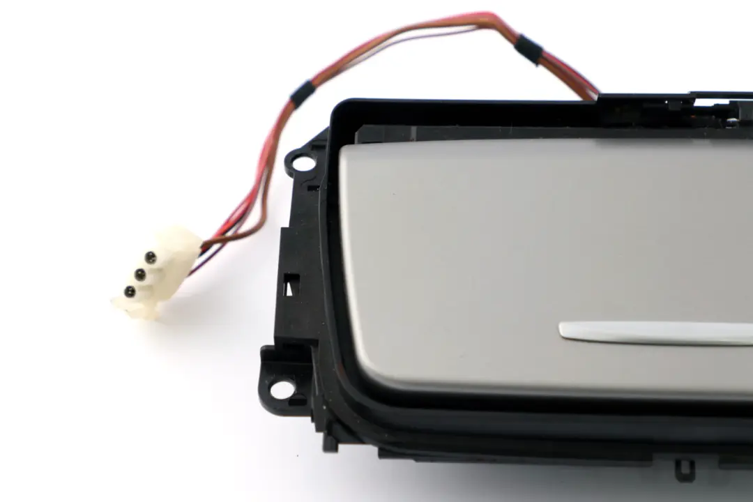 BMW E90 E91 Trim Posacenere Accendino Centro Console Argento Titan Light - SKU 6970139 - Numero di parte 6970139