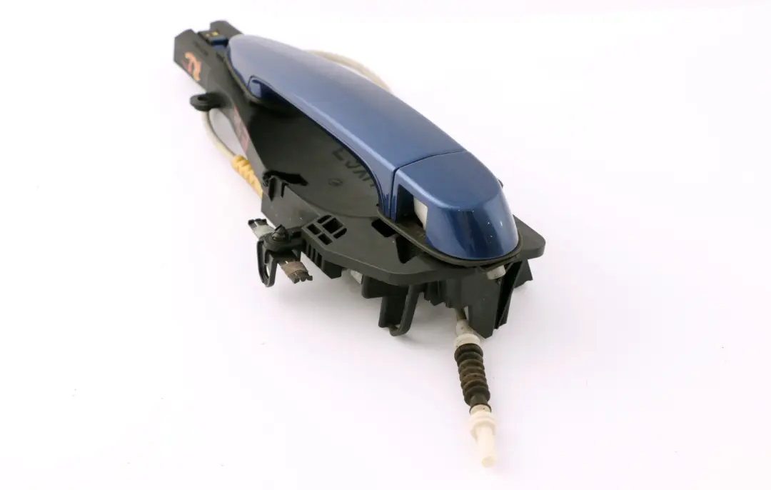 Asidero Completo Puerta Izquierda Trasera Montego Azul para BMW E90 E91 con número de pieza 7060299 BMW E90 E91 Asidero Completo Puerta Izquierda Trasera Montego Azul - SKU 7060299-MTB2 - Número de pieza 7060299