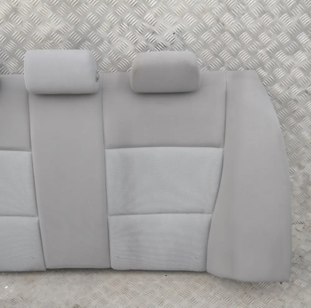 Copertura Schienale Sedile Posteriore Divano Panno Stoff Fluido Grau per BMW E90 con numero di parte 7146801 BMW E90 Copertura Schienale Sedile Posteriore Divano Panno Stoff Fluido Grau - SKU 7146801 - Numero di parte 7146801