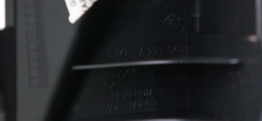 Mocowanie lewe bagażnika półki głośnik do BMW F20 F21 o numerze 7271851 BMW F20 F21 Mocowanie lewe bagażnika półki głośnik - SKU 7271851 - Numer Części 7271851