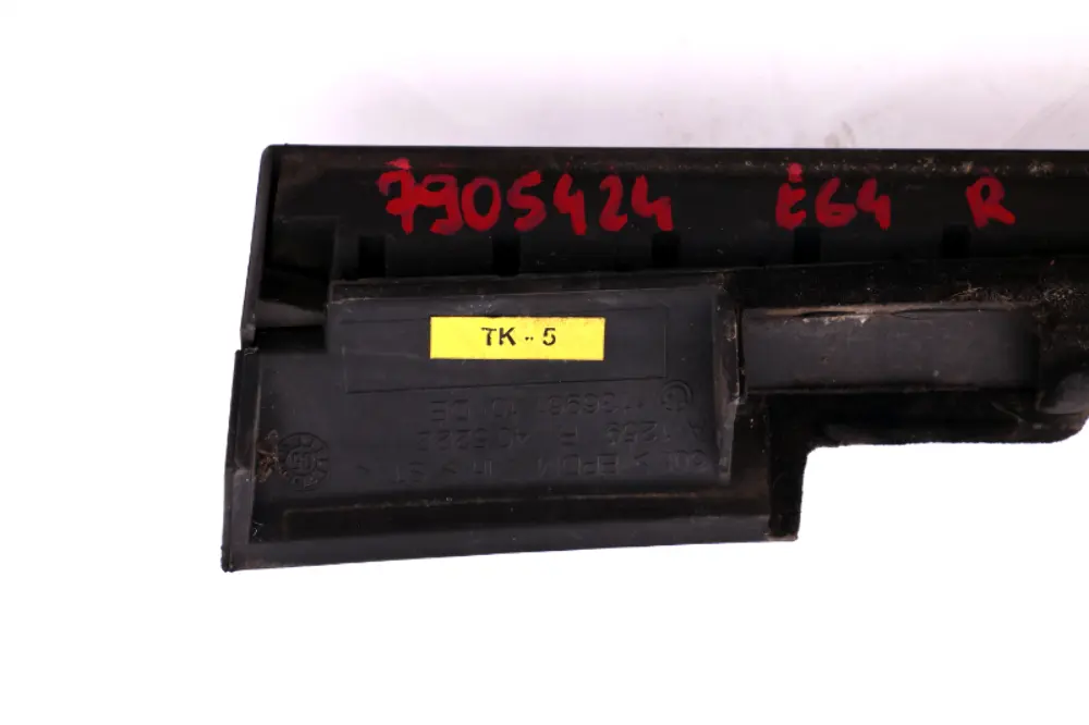 E64N LCI Right O/S Outer Weatherstrip Strip Trim Cover to BMW E64 with Part number 7905424 BMW E64 E64N LCI Right O/S Outer Weatherstrip Strip Trim Cover - SKU 7905424 - Part number 7905424