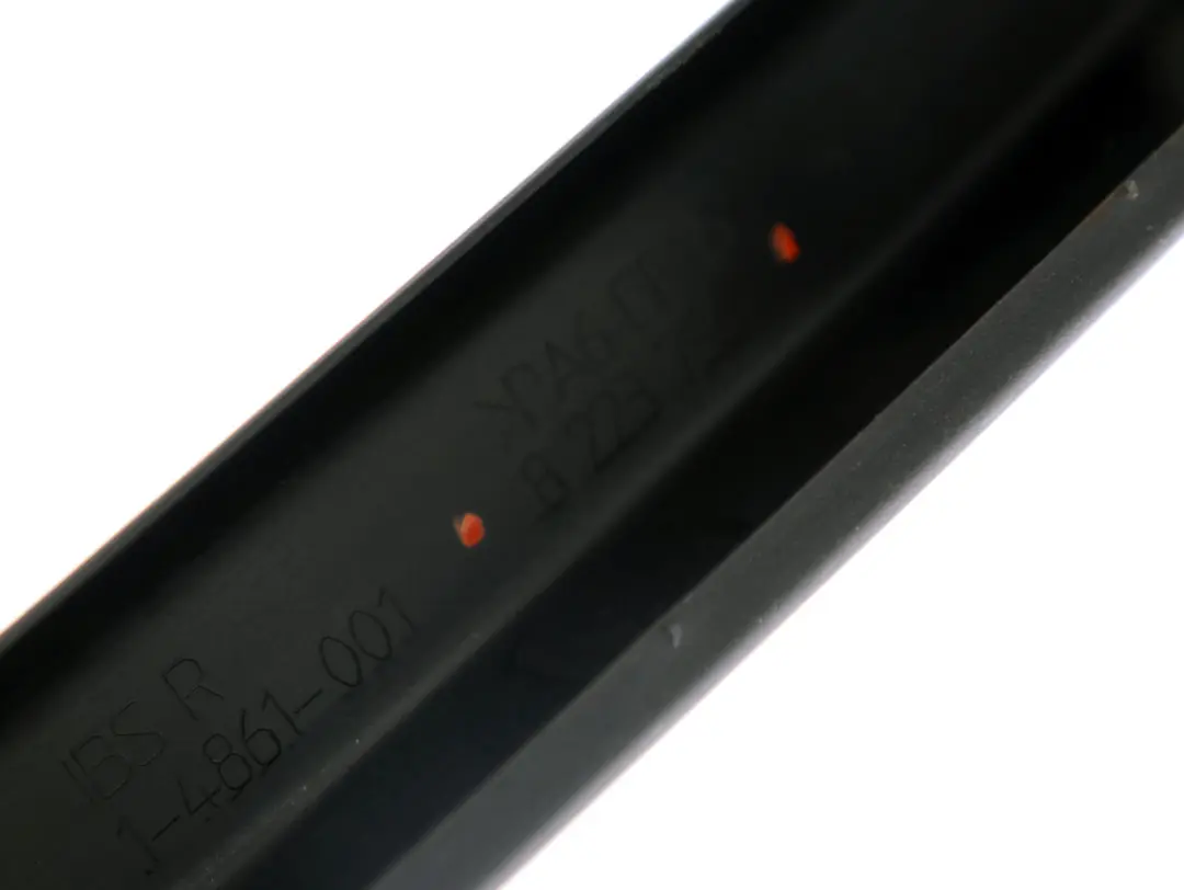 Copertura Cornice Finestrino Porta Posteriore Dx 51357121156 per BMW E87 con numero di parte 8223756 BMW E87 Copertura Cornice Finestrino Porta Posteriore Dx 51357121156 - SKU 8223756 - Numero di parte 8223756