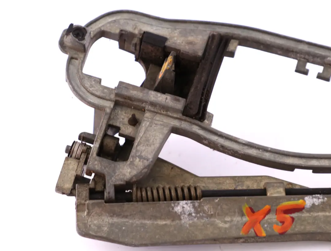 Wspornik Stelaż Klamka Mechanizm Drzwi Lewy Przód do BMW X5 E53 o numerze 8243615 BMW X5 E53 Wspornik Stelaż Klamka Mechanizm Drzwi Lewy Przód - SKU 8243615 - Numer Części 8243615