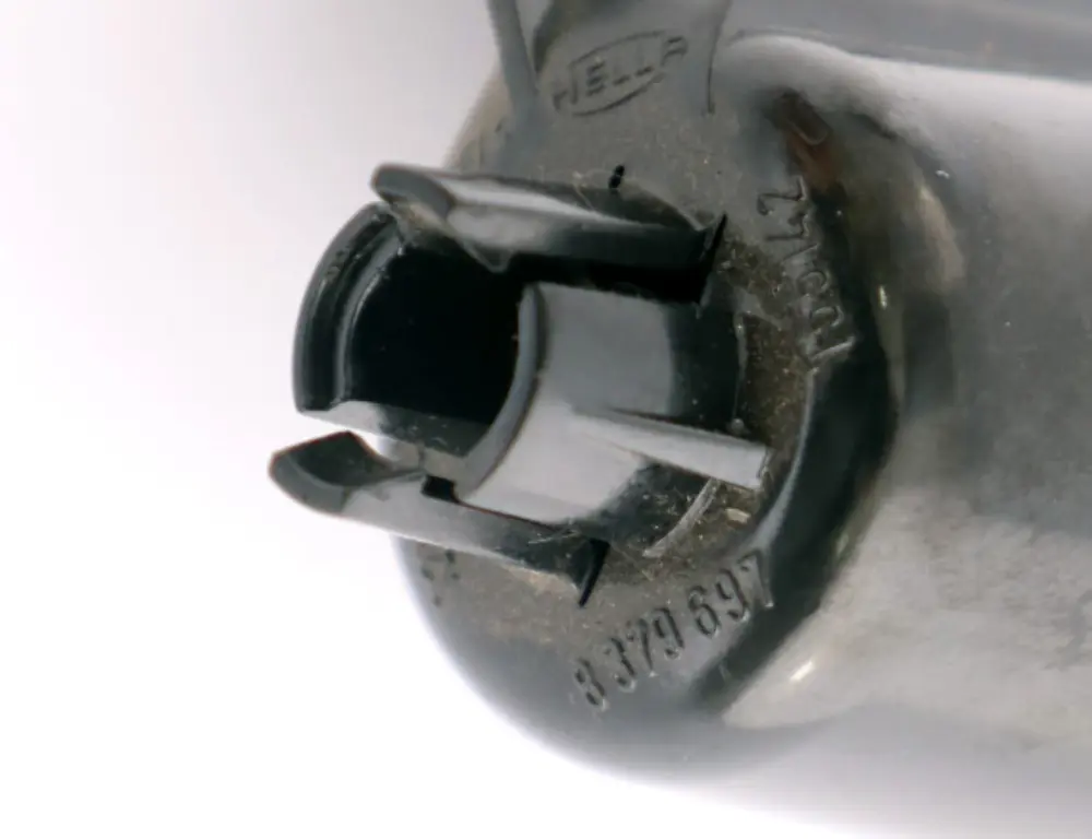 Czujnik Podświetlenie Lampka Klamki Drzwi 8377308 do BMW E65 o numerze 63318379697 BMW E65 Czujnik Podświetlenie Lampka Klamki Drzwi 8377308 - SKU 8379697 - Numer Części 63318379697