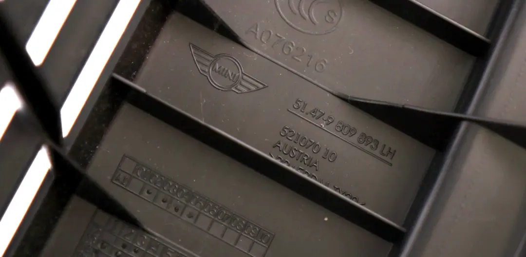 Aufnahme Ablegeboden Links Schwarz für Mini Paceman R61 mit Teilenummer 9809893 Mini Paceman R61 Aufnahme Ablegeboden Links Schwarz - SKU 9809893 - Teilenummer 9809893