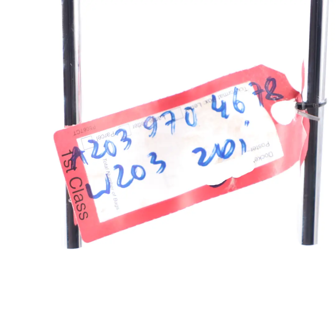 Arrière Siège Appui-tête gauche droite Appui droit Noir Cuir pour Mercedes W203 à propos du numéro de pièce A2039704678 Mercedes W203 Arrière Siège Appui-tête gauche droite Appui droit Noir Cuir - SKU A2039704678 - Numéro de pièce A2039704678