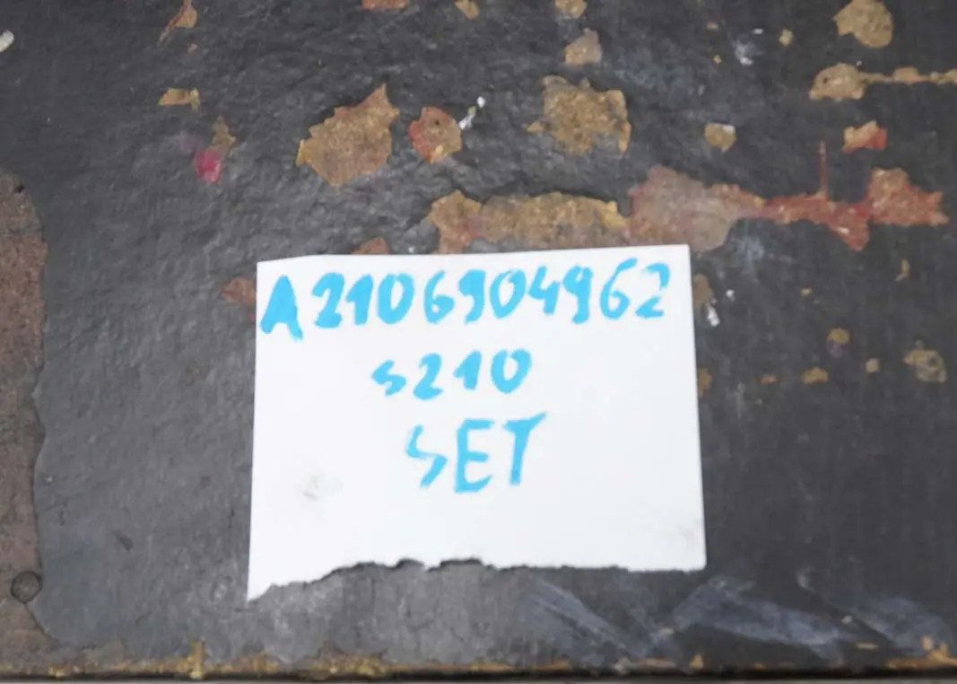 Mercedes E W210 Estate Izquierda Derecha Juego De molduras para barras De techo - SKU A2106904962 - Número de pieza A2106904962