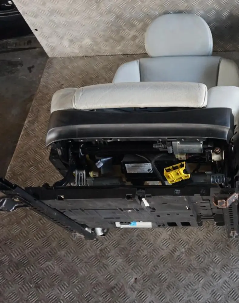 Silverstone Leather Front Right O/S Sport Seats Multifunction to BMW E60 M5 with Part number E60 M5 Silverstone Leather Sport Front Seats BMW E60 M5 Silverstone Leather Front Right O/S Sport Seats Multifunction - SKU E60 M5 Silverstone Leather Sport Front Seats - Part number E60 M5 Silverstone Leather Sport Front Seats